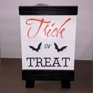 Trick or Treat Stand